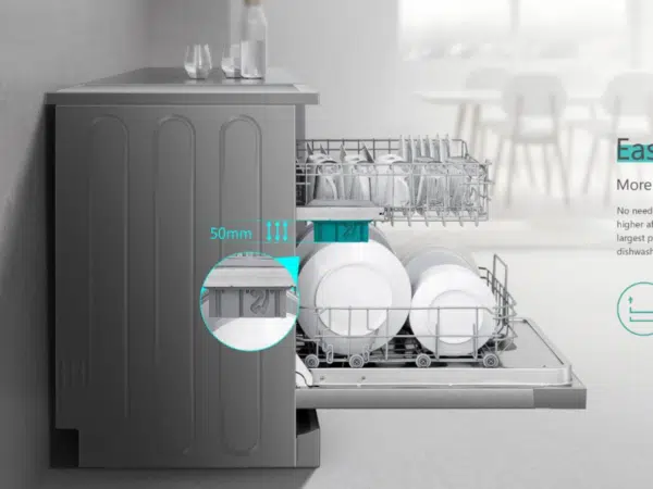 Hisense 15-Place Dishwasher HS623E90X; Freestanding Dishwasher, 8 Wash Programs, Stainless Steel Finish, Child Lock, 4-Star Energy Rating